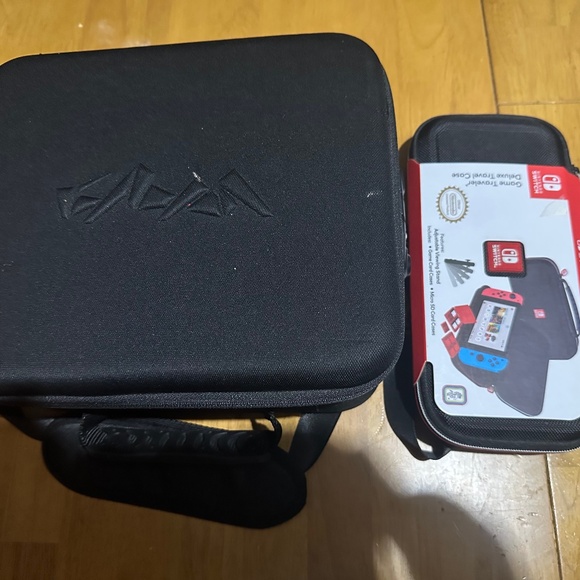 Like New, Nintendo Switch bundle, cases, Mariokart deluxe 8 game - Picture 4 of 8